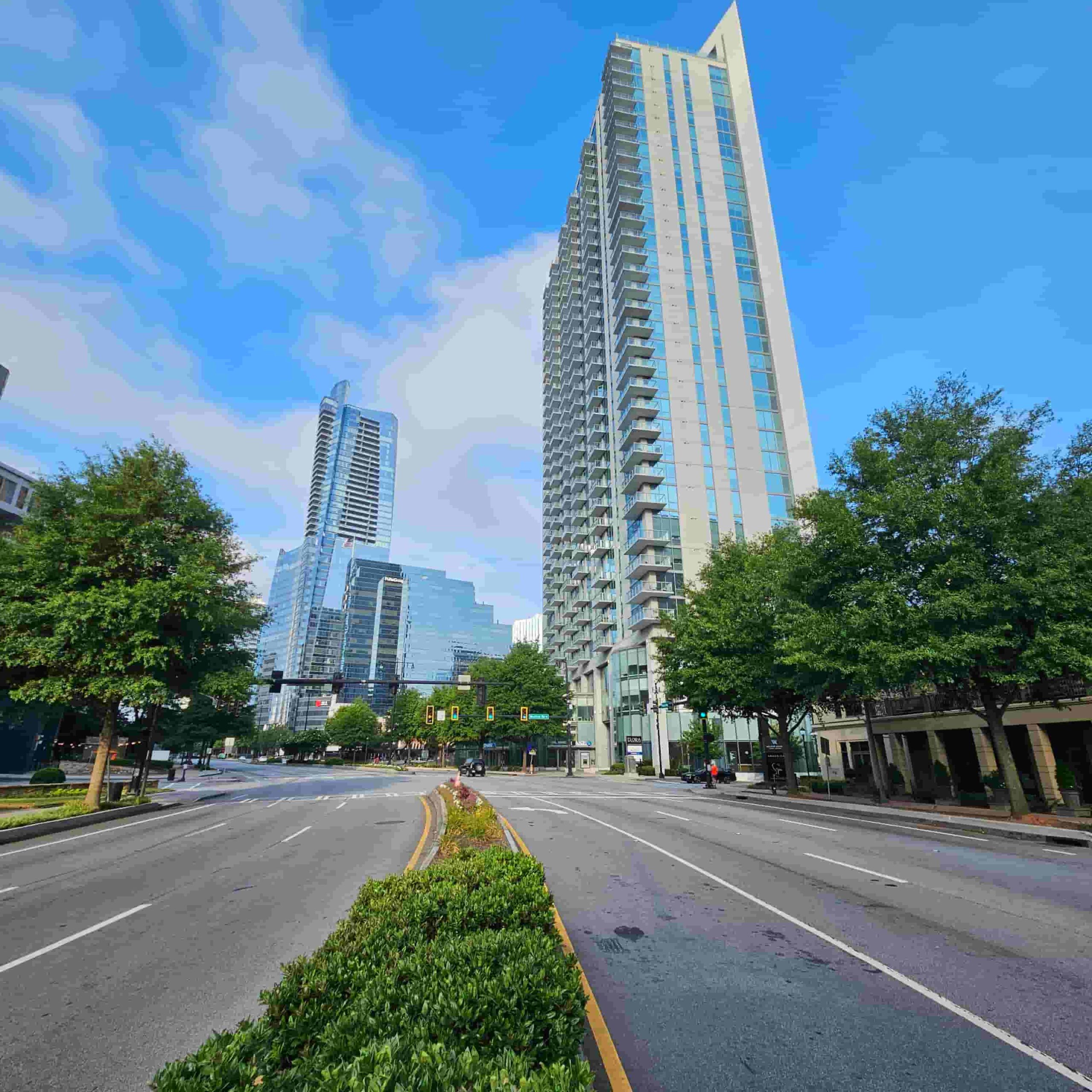 Picture of the Pinnacle and Elora building on Peachtree Street in Buckhead with Metro Acupuncture